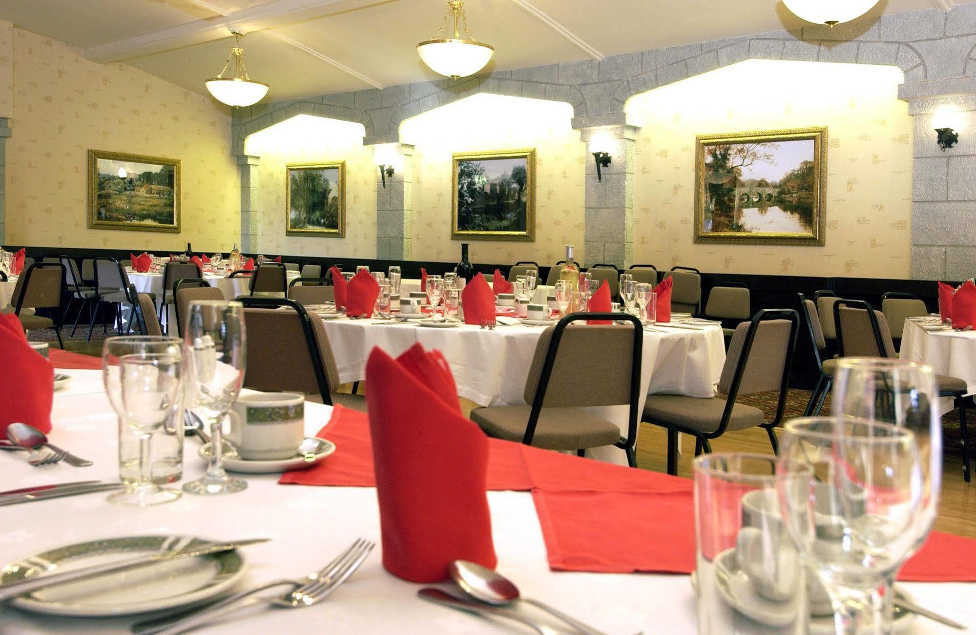 The Horseshoe Inn Herstmonceux Ресторант снимка
